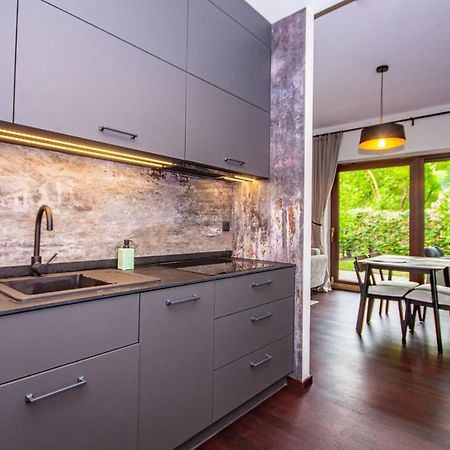 Inpoint 2-Bedrooms Apartment With Private Garden And Free Parking Krasków Eksteriør bilde