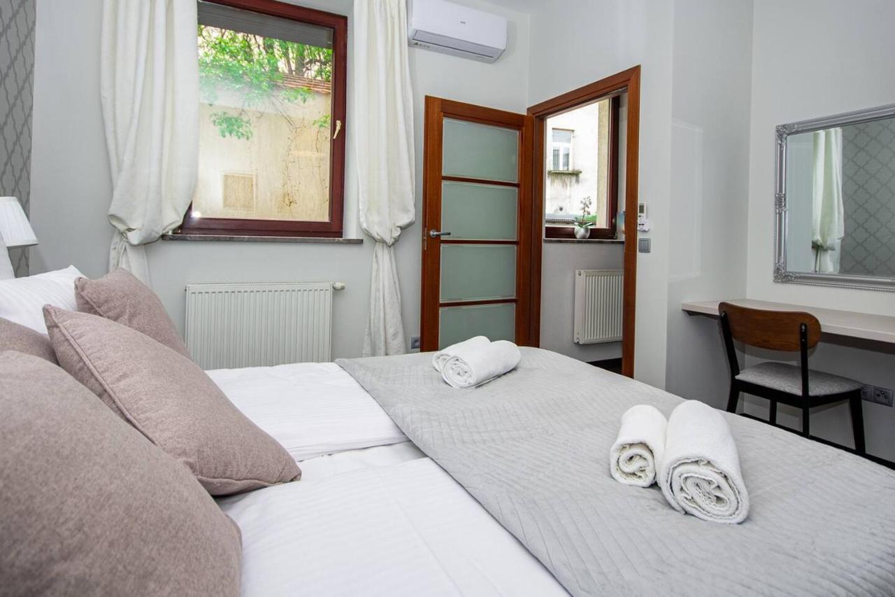 Inpoint 2-Bedrooms Apartment With Private Garden And Free Parking Krasków Eksteriør bilde