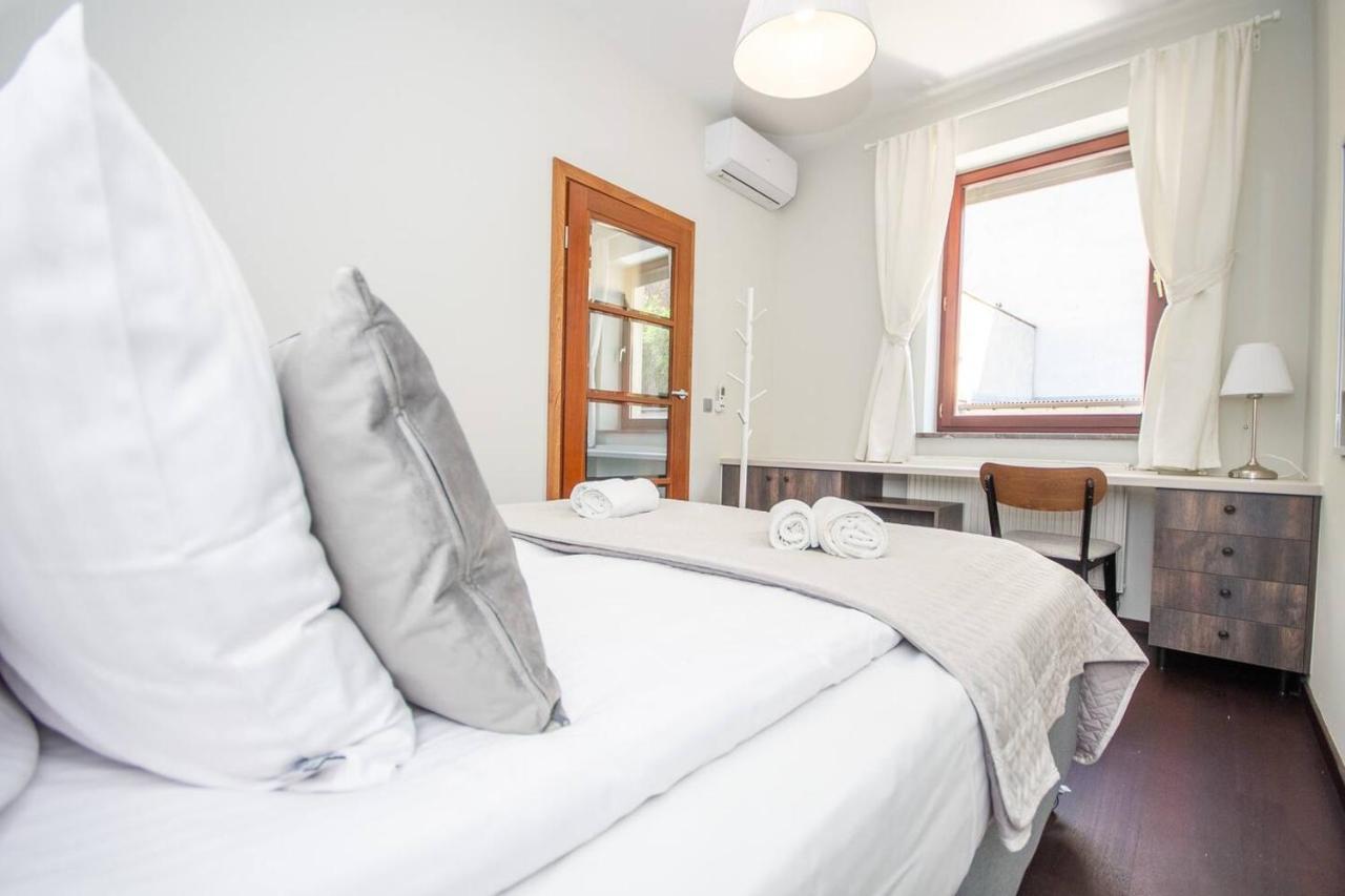 Inpoint 2-Bedrooms Apartment With Private Garden And Free Parking Krasków Eksteriør bilde