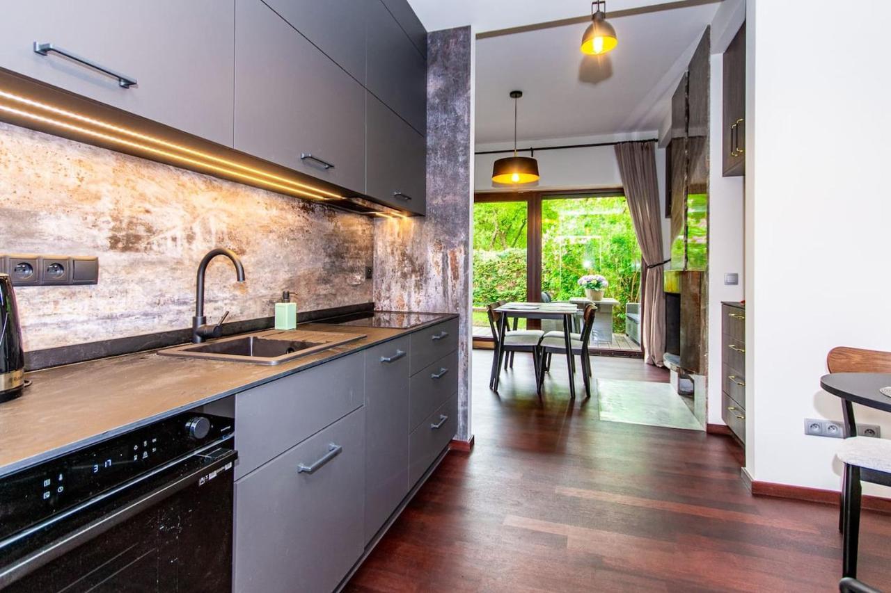 Inpoint 2-Bedrooms Apartment With Private Garden And Free Parking Krasków Eksteriør bilde