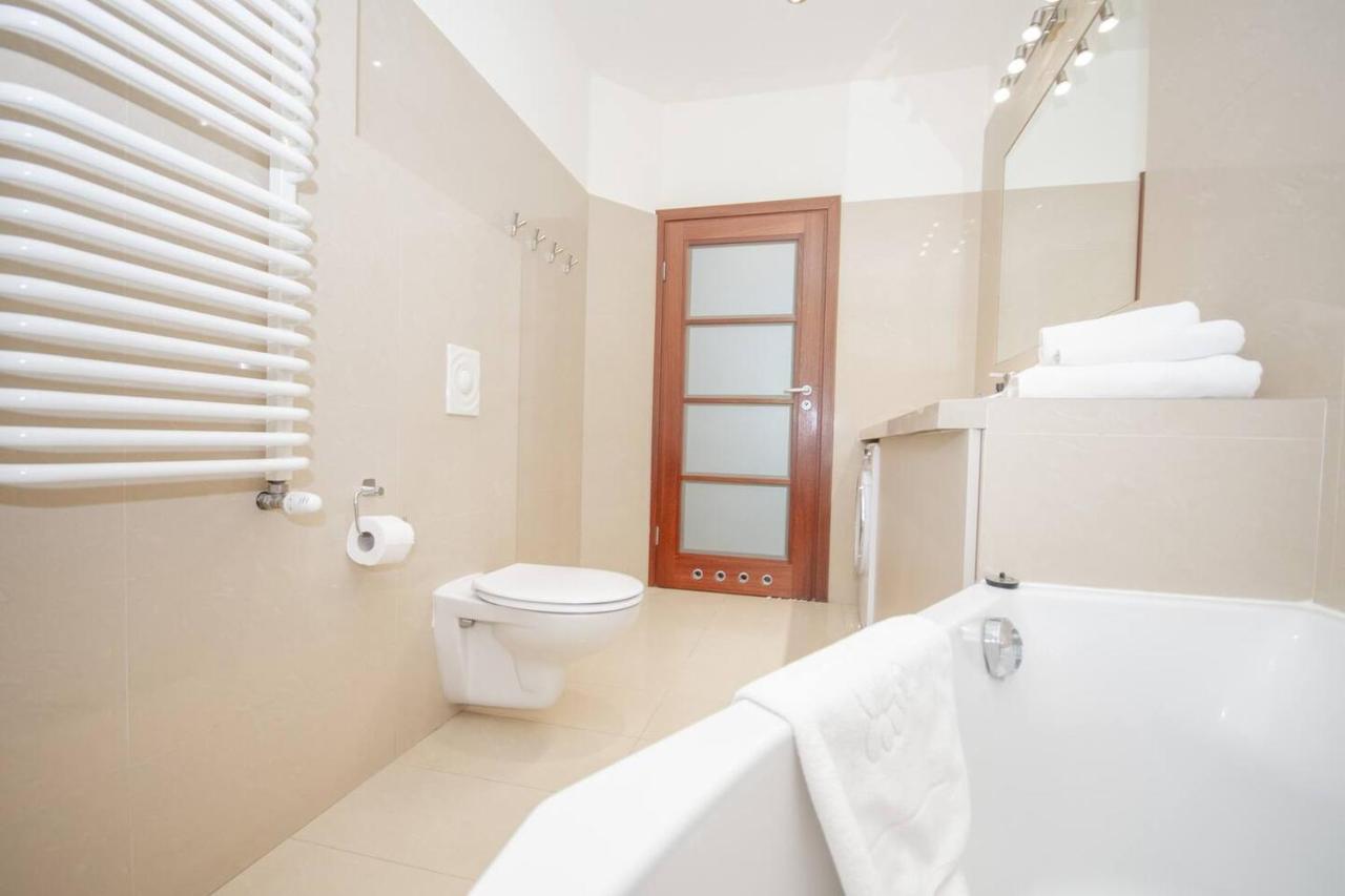 Inpoint 2-Bedrooms Apartment With Private Garden And Free Parking Krasków Eksteriør bilde