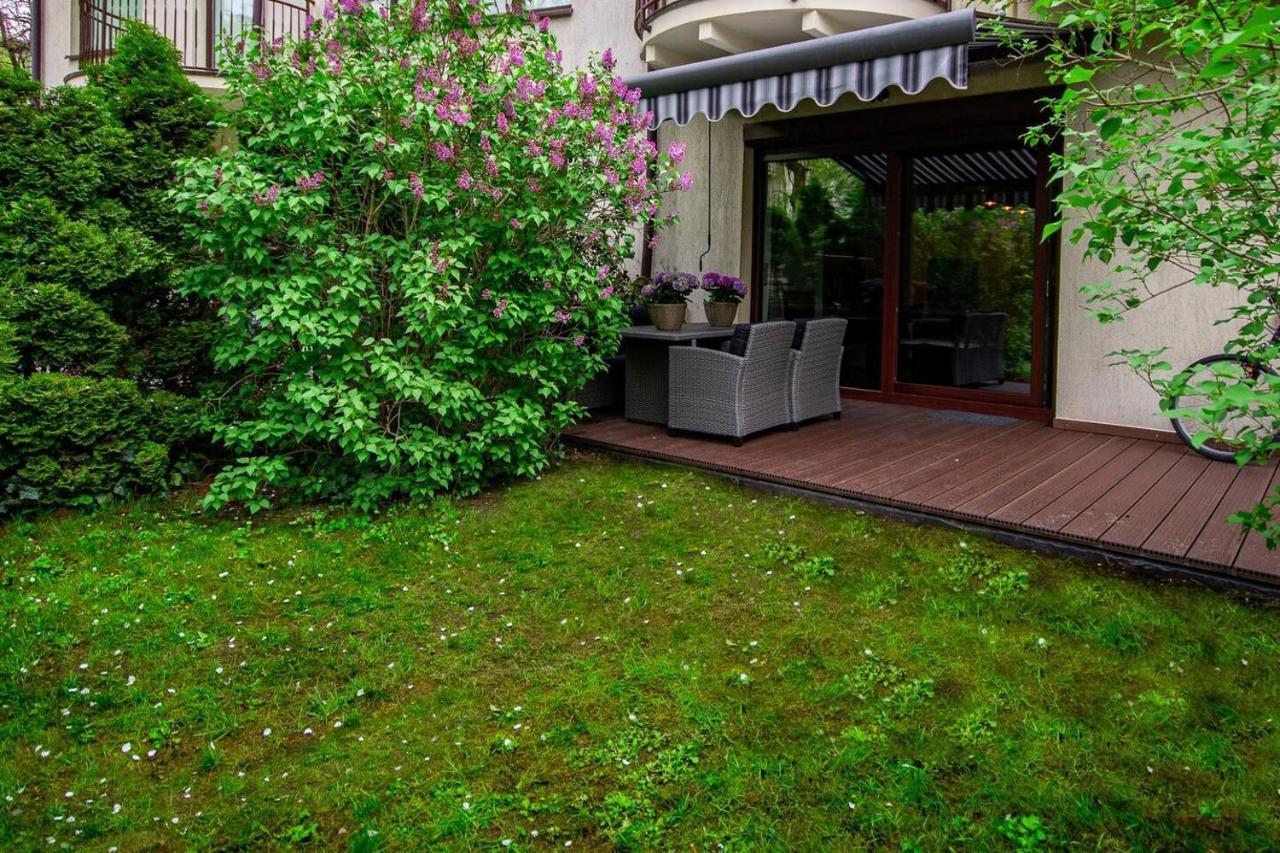Inpoint 2-Bedrooms Apartment With Private Garden And Free Parking Krasków Eksteriør bilde