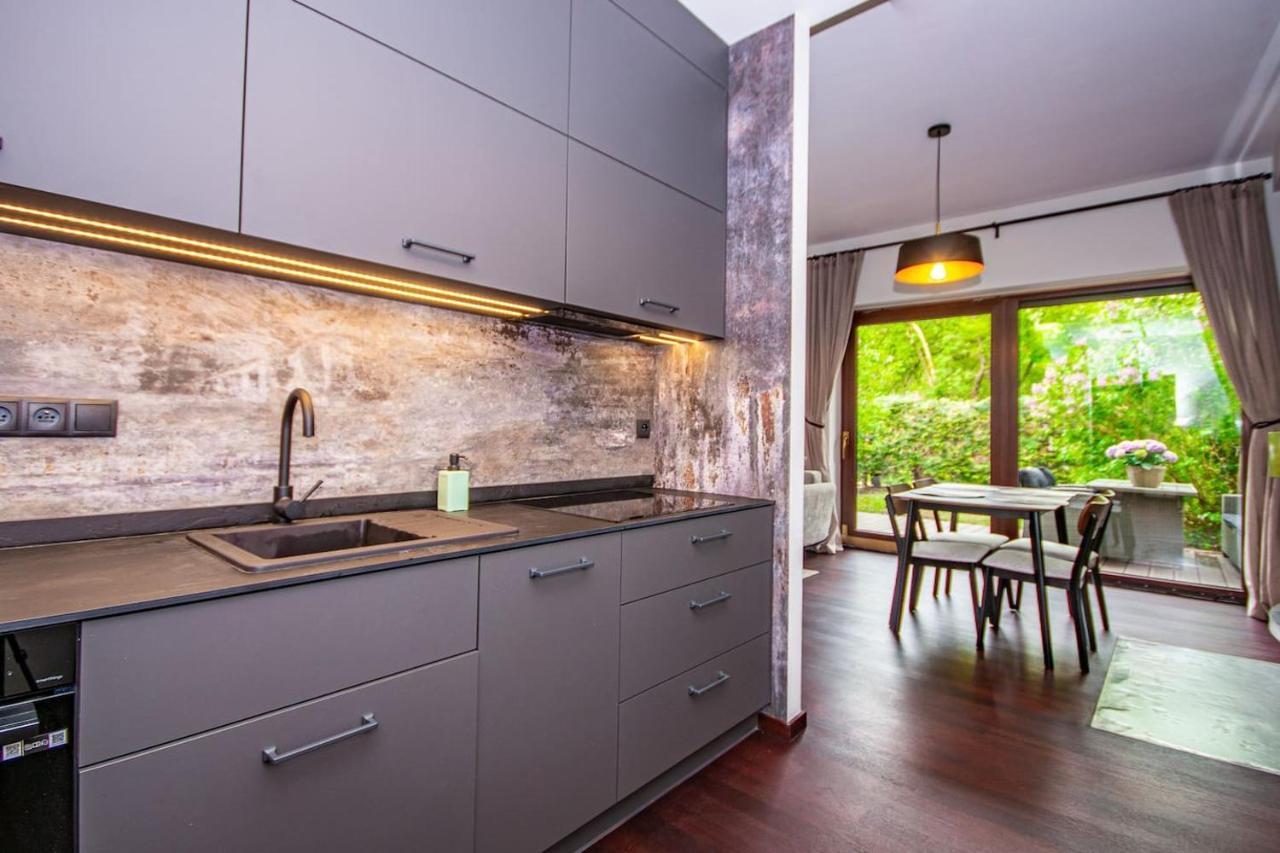 Inpoint 2-Bedrooms Apartment With Private Garden And Free Parking Krasków Eksteriør bilde