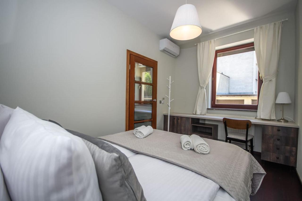 Inpoint 2-Bedrooms Apartment With Private Garden And Free Parking Krasków Eksteriør bilde