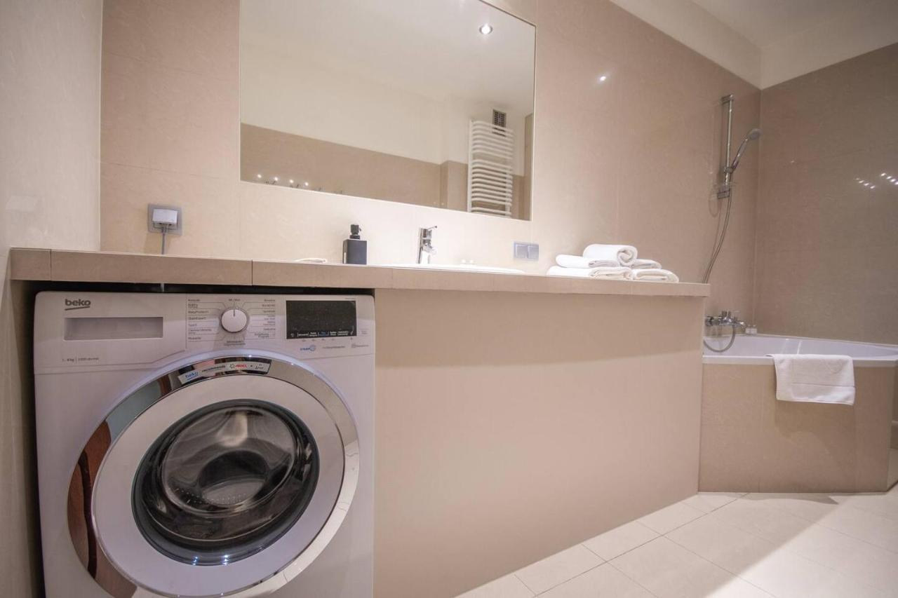 Inpoint 2-Bedrooms Apartment With Private Garden And Free Parking Krasków Eksteriør bilde